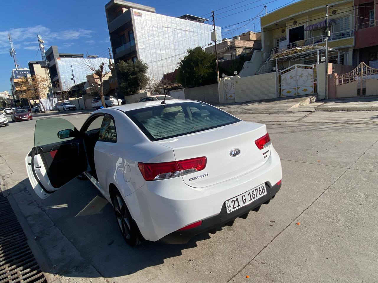 كيا فورتي سبورت موديل 2013 خليجي فول موصفات بيها فتحة سقف بيها ايضا شفت لون ابيض بيها صبغ بالجاملخ خلفي من باب بجانب سايق ضربة خفيفة صبغ وكالة و سعر 100 بي مجال حق جية كشنات نظيفة
رقم هاتف *********** السليمانية, العراق
