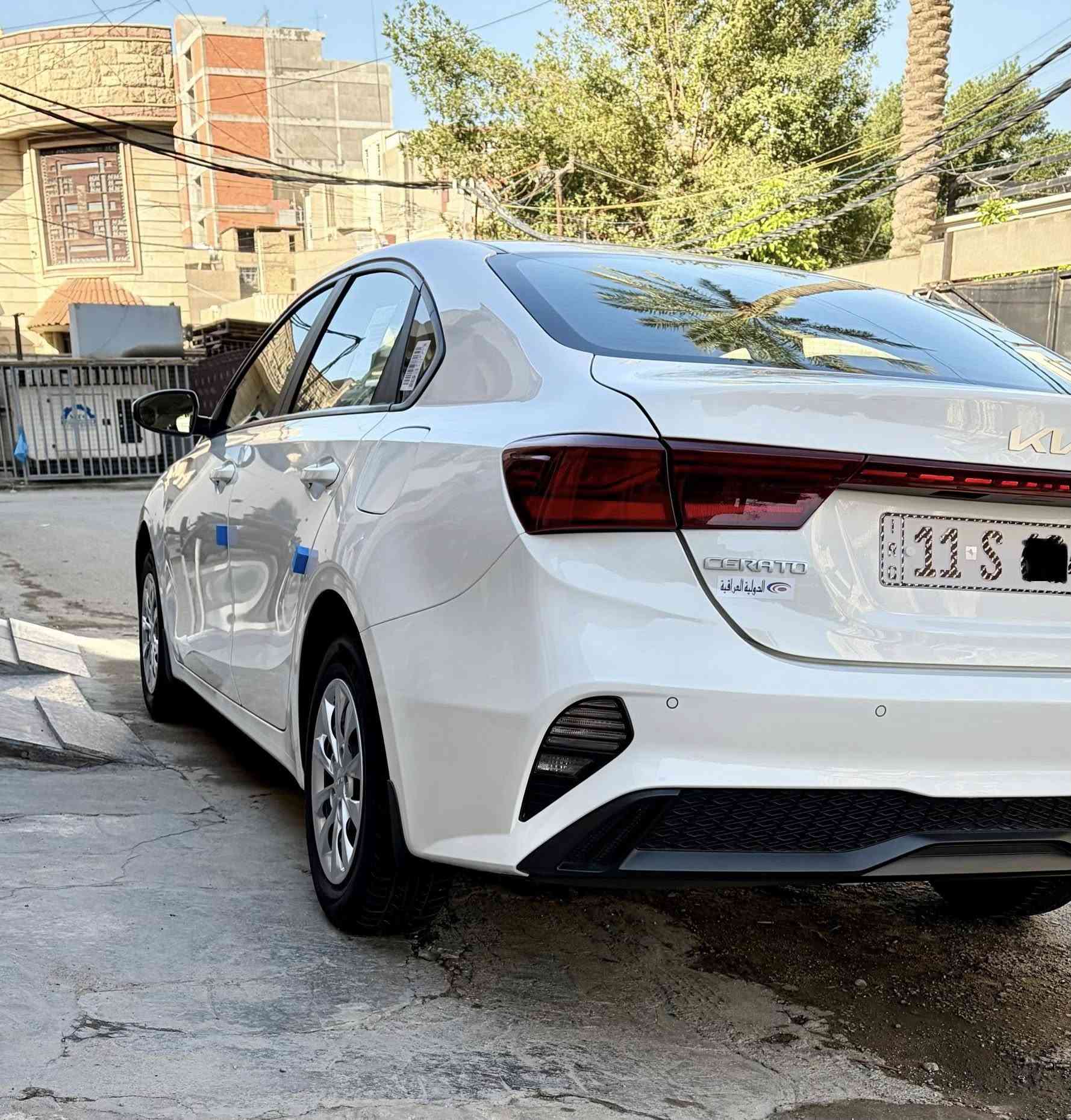 كيا سيراتو ( ٢٠٢٣ ) خليجية أستلام من المجموعة الدولية العراقية محرك ( ٢٠٠٠ ) دوش ومواصفات اعتيادية رقم بغداد الدولي الجديد ( بأسمي ) هزة جديدة وسنوية جديدة . ماشية ( ٣٣ ) ألف كم مكفولة من الضربة والصبغ والفتح والتبديل والحالوب والطخات عدا بارد قليل بلجاملغ الامامي . أخواني السيارة جديدة وجاهزة بدون أي نقص بعدها علئ وضع الشركة وللتواصل ( *********** ) وعنواني بغداد - الكرادة .

