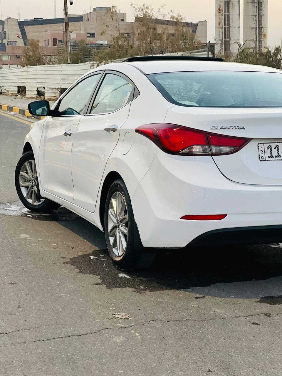 سلام عليكم النترئ مديل 15رقم بغداد دولي بسمي مكينه 2000مامفتوحه كير شرط سياره مكفوله وجديده كلش تبريد قطعتين لد امامي شاشه جبيره فتحه سقف سياره فول عده البصمه 5ويل كب كتلوكات الشركه موجوده بيه مكان السياره بلسماوه للتصال ع ***********
