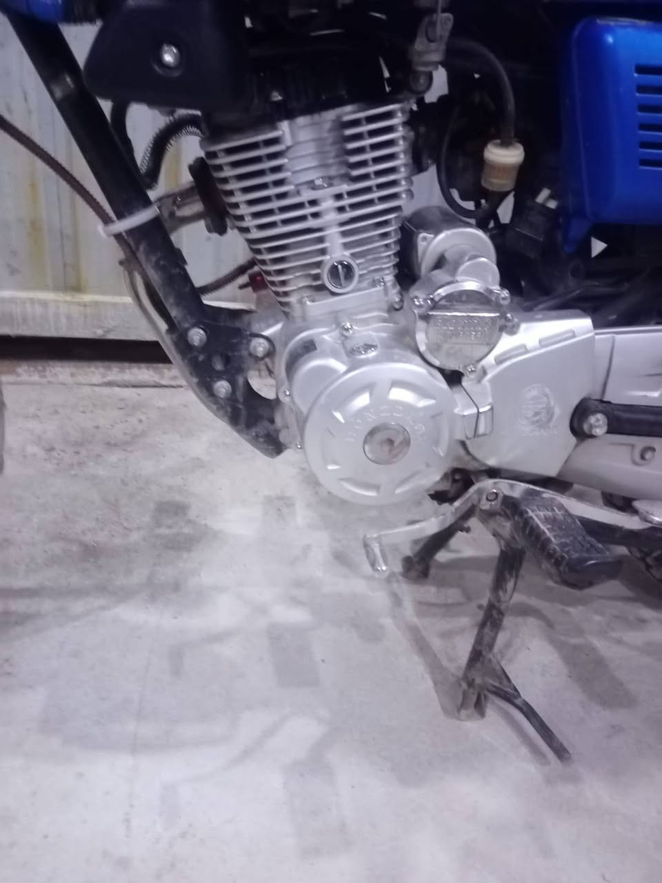 نرفع المنشور بالصلاة علئ محمد وآل محمد   دراجه سيفان موديل 2024  منفيس موجود مكاتبه من راعيه الشخصي مگفولة من كلشي  سلف هندر كهربائيات كلها شغاله تايرات جدد ولابرغي مفتوح بيهه الواقع احلا من الصور سعر 700 وبيهه مجال للطيبين او مراوس حسب القناعة  خاص موجود واتساب موجود ***********  تحياتي للجميع
