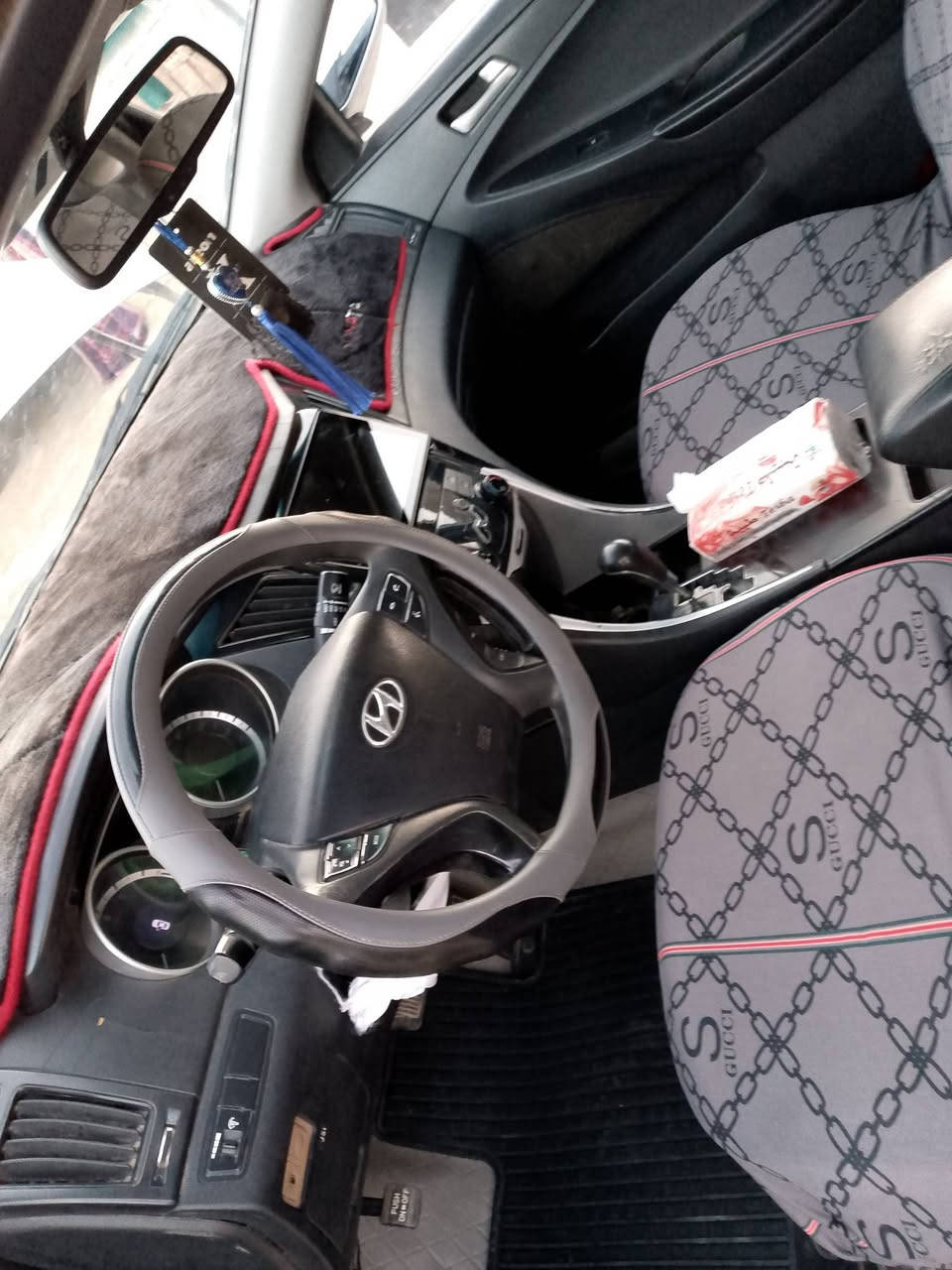 سلام عليكم سوناتا موديل 12وارد كوري 
السياره مصبوغه عام جماليه فقط وبيهاا جاملغ عكس السائق الخلفي بي معجون فقط والبافي كفاله 
تحكم ستيرن كرسي كهربائيّ اشاير بالمري مري شفط نطام بالمري شاشه كبيره ويل كب تبريد شغال السعر 103وبيهاا مجال رقم بابل بسمي مشروع وطني هزه جديده سنويه لل 27 العنوان الديوانية الحمزه الشرقي رقم الهاتف ***********
