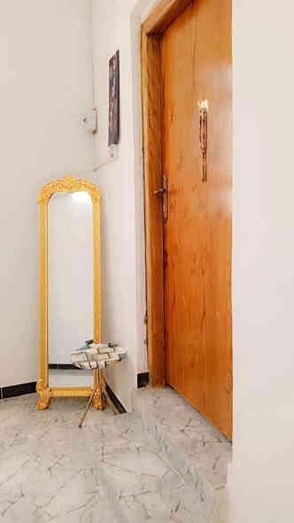 سلام عليكم بيت بحي شرطه الكادميه مساحه ١٠٠ مترطابقين نضيف كلش يردونه رهينه ١١مليون الي يرده ينتصل عله رقم *********** بي واساب او خاص دوانيه مااجاوب تعليقات
