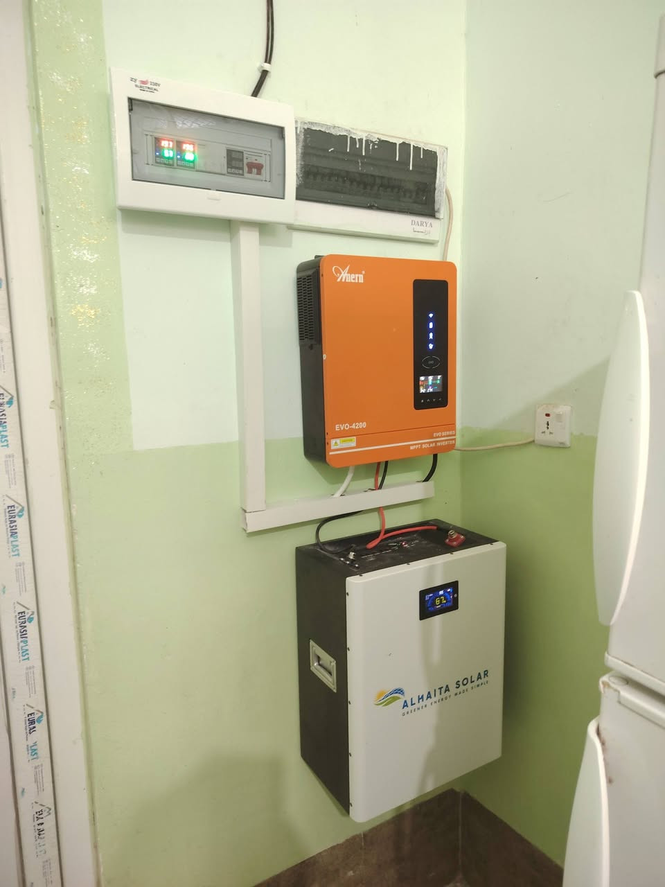 بفضل الله تم تنصيب منظومة طاقة شمسية لمنزل العم ابو وليد ( #خالد_الصالح_الزكرط )
الموقع  -#كركوك-#الحويجة - #الرياض
تتكون المنظومة من
🟢 7 الواح لونجي    وجهين  بقدرة 615w  ، (ضمان 15سنة) 
🟣 بطارية ليثيوم   بقدرة 7.5kwh  (ضمان 5سنوات)
🔵انفيرتر Evo Anern   بقدرة4.2kw (ضمان 1سنة)
🟤حديد مغلون بسمك 1.5mm
🔴مع كافة  التوصيلات  واجهزة القطع والحماية

📍#كركوك -ناحية الرياض-السوق الكبير- مجاور  جملة  وسام المجبل    

       م. ايمن ابراهيم العبيدي         ***********              
                                                                        
       م.علاء خماس العبيدي          ***********                                       
                                                                       
   📍 #موصل - الساحل الايمن -شارع النبي شيت

       م.حذيفة سيف الدين العباسي    ***********

       م.احمد جمال اللويزي.              ***********
#الشرقي_لطاقة_الشمسية_والاجهزة_الالكترونية
