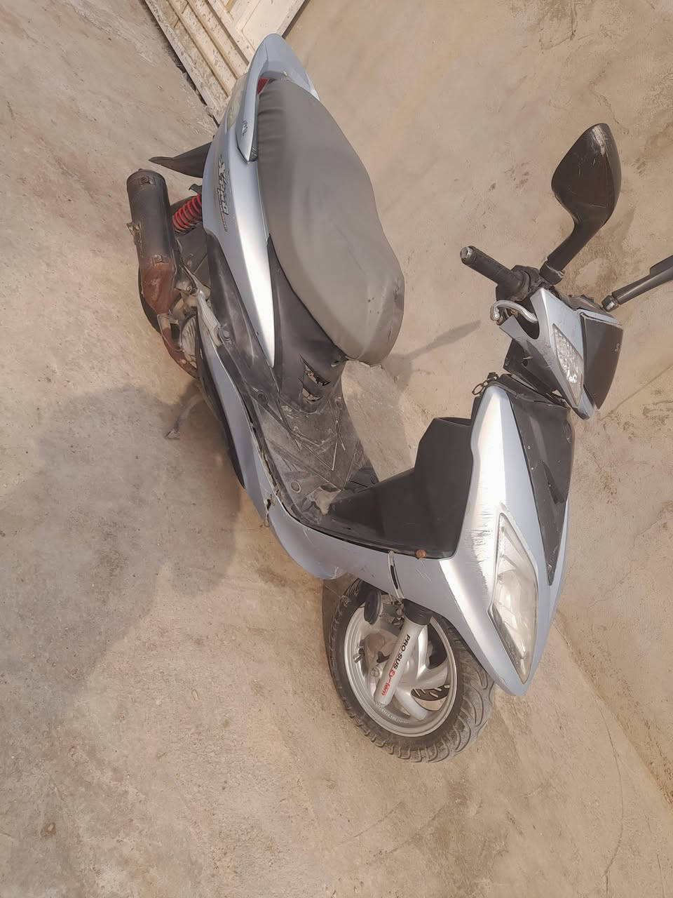 دراجه سيام فايتر محرك ١٥٠
نكره سلف دراجه نضيفه محرك مامفتوح 
باتري جديد تاير جديد رايدها ب٣٠٠ وبيها مجال 
مكاني بغداد الشعله ***********
