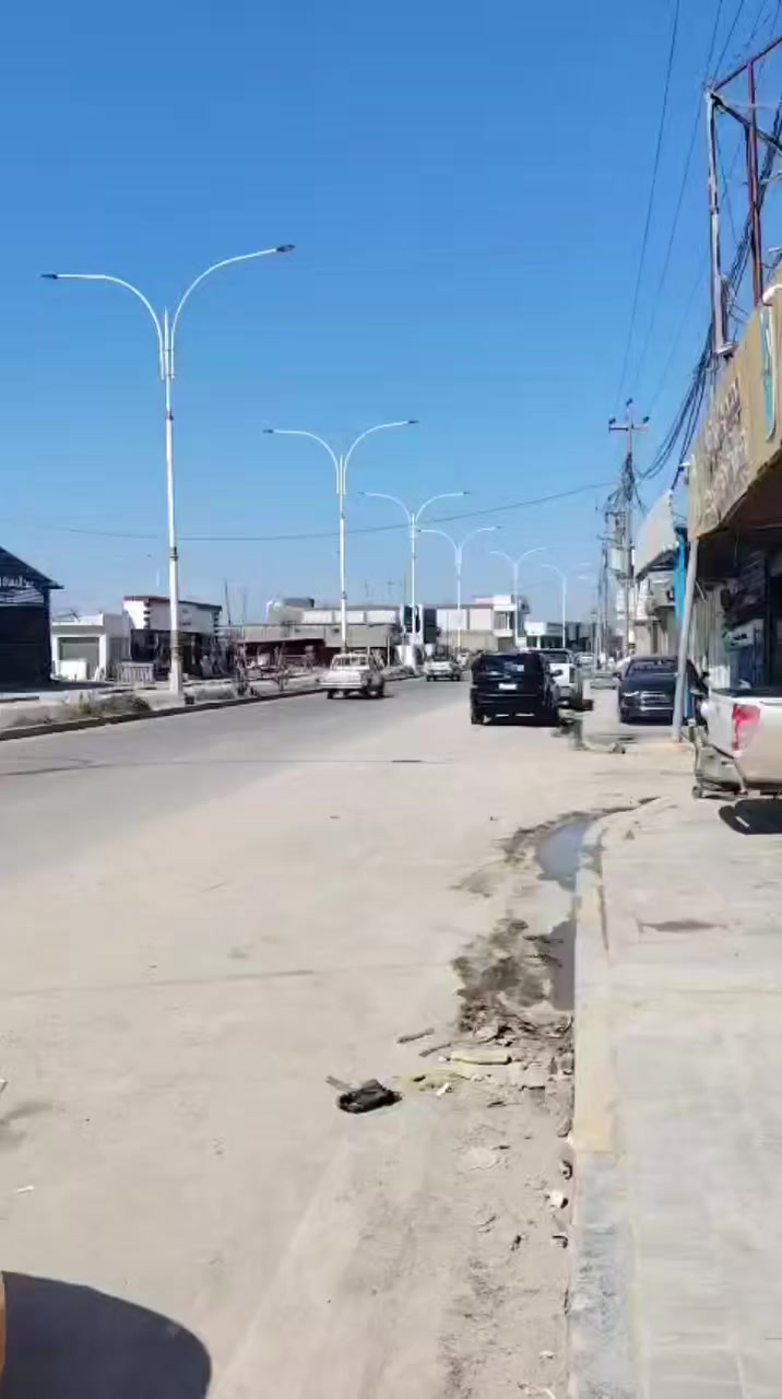 سلام عليكم ورحمت الله اسواق البيع كامله 
ايجار سنه واحد ونص حالين مدفوع 5 اشهر 
غراض 6عوارض 2 مجمدات رفوف جام خانه سقف ثانوي 
سقيفه سبلت عمودي 3طن المواد ضاهره كدامك سبب لبيع عدم تفرغ وهمال نقوصات بي هواي لمحل ارزق بيد الله بس المحل بي خبزه وخير من الله سعر 7
العنوان شارع سراميك حي العلام بصف علي زيادي ***********
