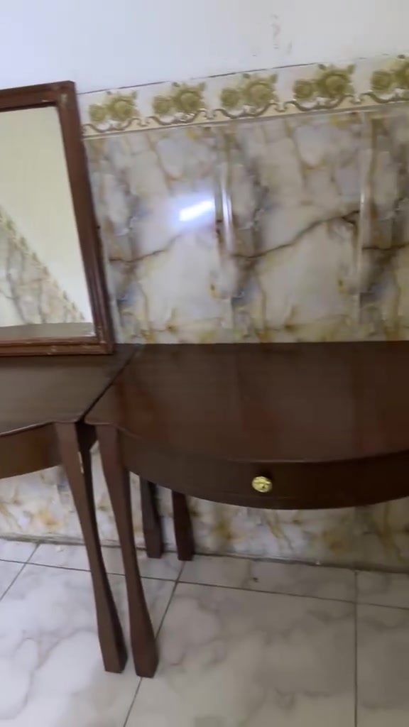 السلام عليكم عندي كنسول مدخل مال بيت قطع هوايه رايد الوحده ب ١٠الاف علماً بدون مرايه انت رهمله مرايه صاج قوي الاتصال على هذا الرقم ***********
