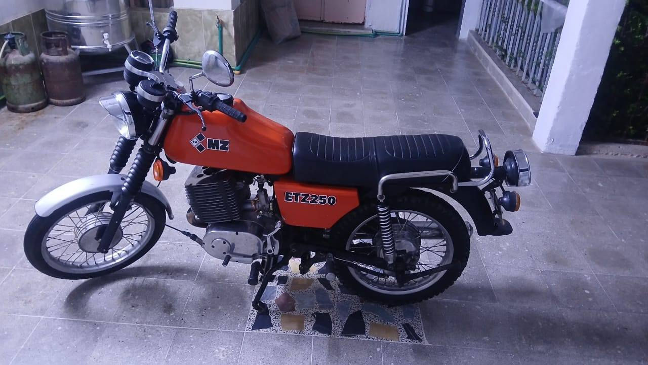 متاح دراجه امزت ٨٢ خير من الله ماناغصه كلشي تجي شغل وتطلع وين ميعجبك سعر مليون و ٥٠٠ وبيه مجال مكاني الفلوجه شراي يتصل ع رقم***********
