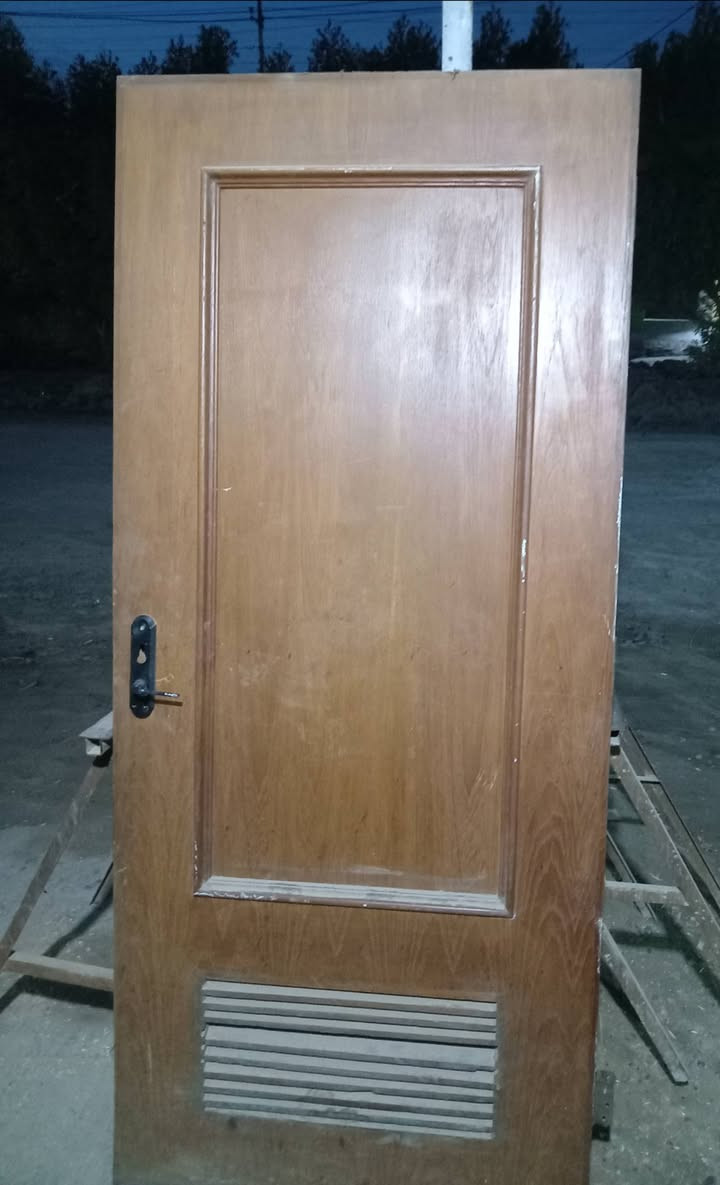 ابواب صاج عدد ١٢ نظيفة بدون اضرار للاستفسار *********** غير متواجد على الفيس
