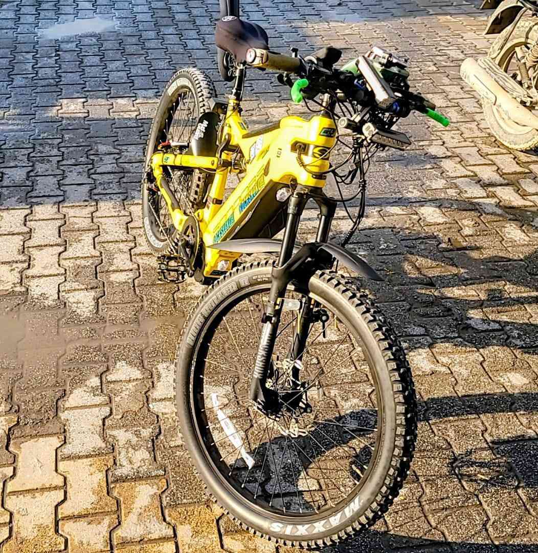 السلام عليكم بايك ساندروس روك ستار
ماشي الفين 
سعره قفل مليون قفل قفل 

سعر جديد مليون و900 عدا الاغراض 

ملاحظه الويل الامامي بي انحراف بسيط جدا مياثر ابد 
العكرب الغيرات كله شغاله بس يرادله ترتيب غير هذا الشي مابي 
تواصل  
***********
