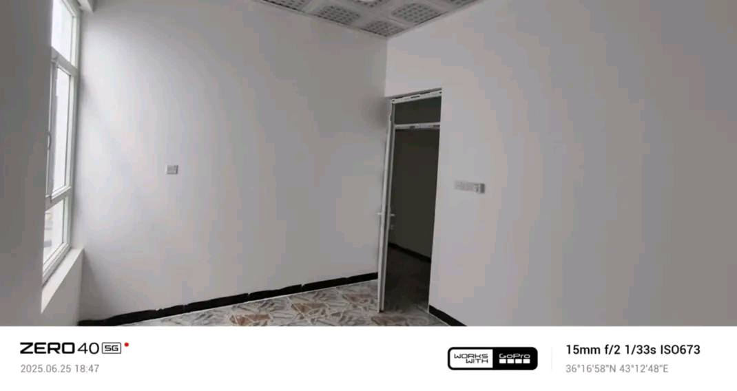 بيت وشقه للايجار يارمجه الشرقيه قريب على شارع كركوك25متر البيت ثلاث غرف وهول ومطبخ وصحيات وسيراميك وسقوف ثانويه وبورسلين وجديد والشقتين منفصلات كل شقه متكونه من 2غرف واستقبال ومطبخ وصحيات وسيراميك وسقوف ثانويه وبورسلين البيت والشقه جديد  للتواصل على *********** اسيا ***********كورك
