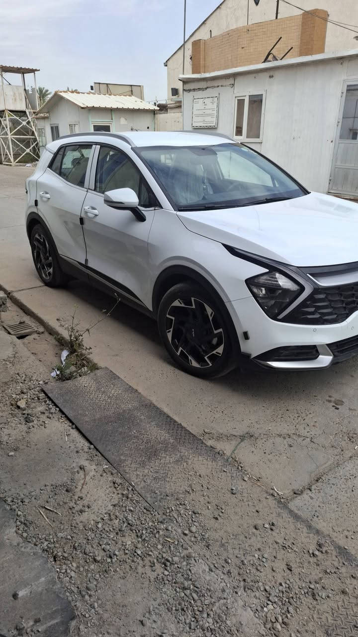 السلام عليكم.كيا سبورتج رقم شمالي م.٢٤ بسمي ماشيه ٢٢ الف نص فول كراسي الاماميه كهرباء مقاعد والستيرن دفئه ويل ١٩ صندوق كهرباء مكفوله عدا شخط اصير جدا السعر ٢٢٥٠٠ وبيه مجال اتصالعلى الرقم ***********
