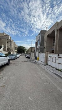 عندي بيت للبيع المساحه ١٠٠ متر واجهه ٥ نزال ٢٠ ٤ نوم وصاله ومطبخ وخدما...