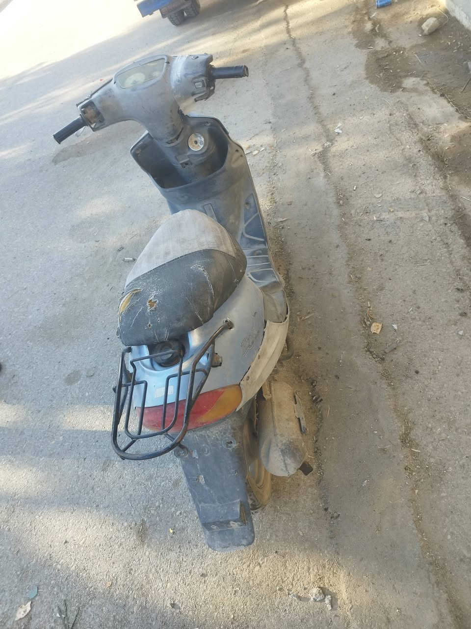 دراجه للبيع نضيفه وشغاله هندر واحد تشتغل  تواير جدات دبلات شغاله شراي يخابرني ***********
