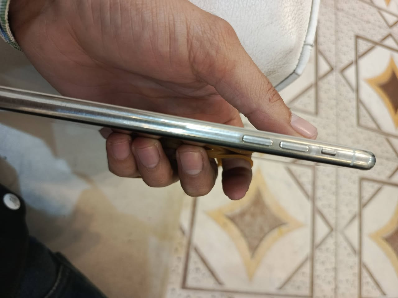 11برو ماكس بلادي ما مفتوح وتر بطاريه82 ذاكره 256 السعر ب340 الف وبيه مجال للاتصال ***********
