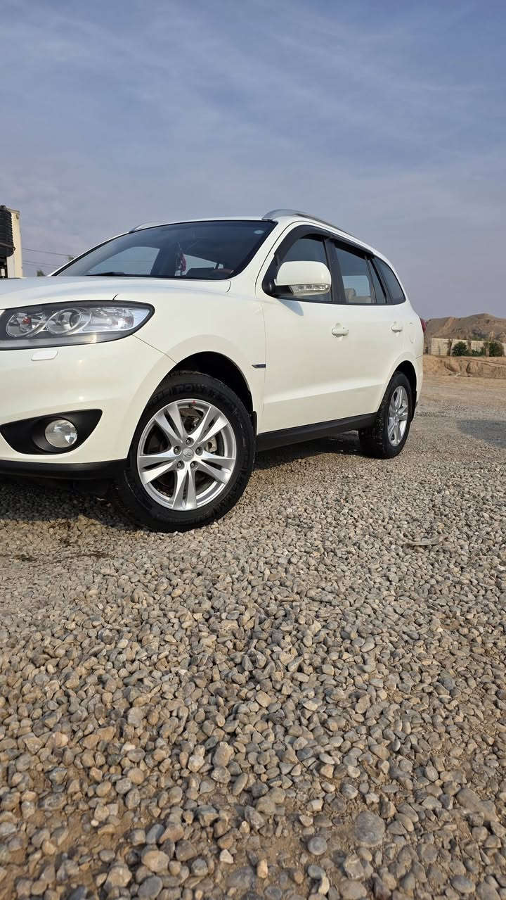 سلام عليكم. 
سنتافي موديل 2011 للبيع فقط بدون بدون مراوس
شركة العامه خليجيه 
مكفوله كفاله عامه بس بيه ملاحظات بسيطه 
سونار موفق معه الصور 
مواصفات السياره فتحه 
مكينه 4سلندر دوش 
ماشيه 172 حقيقي 
تحكم أستيرن 
مري شفط 
حساس خلفي 
شاشه +كامره خلفيه 
تبريد ثلاثه قطع مركزي 
لايت زنون عالي او ناصي 
ويل كب 5ويل كب 
تخم تاير جديد 
حداديه جديده 
تبريد شغال 
رقم سليمانيه دولي جديد شرط تحويل ثاني يوم 
مكان السياره/ ديالى منصوريه الجبل 
السعر 160 بي مجال 
الاستفسار عل رقم /***********
