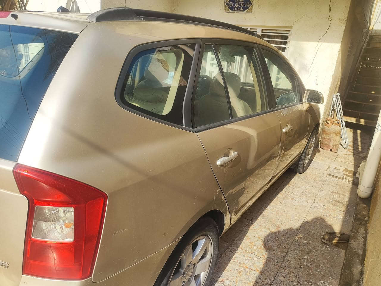 سلام عليكم سياره روندو  2008  وارد امريكي جاملغ وبنيد  وبيه صبغ اثر شخوط بدون دواخل  جاهزه السياره رقمه بابل  السعر 88وبيه مجال السياره في كربلاء المقدسة الاتصال ***********
