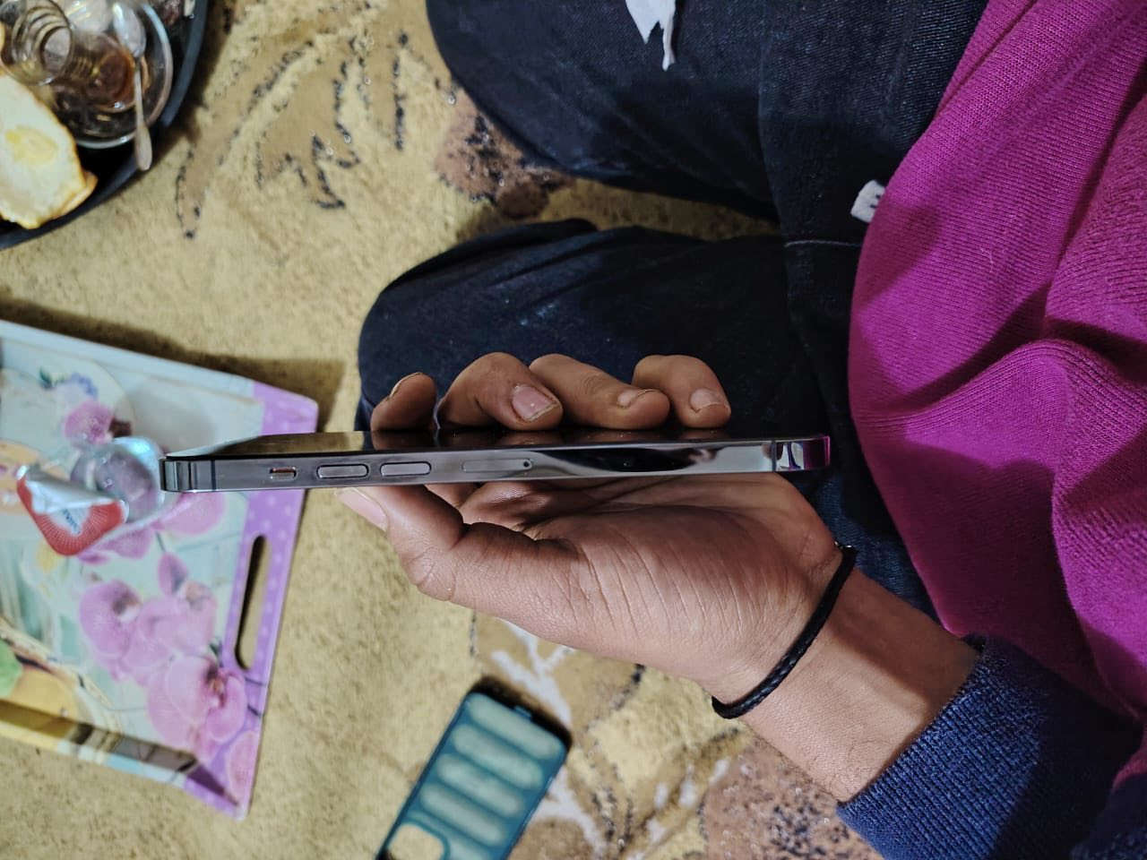 السلام عليكم ايفون 13برو ماكس نضيف كلش البطاريه 84الجهاز مامفتوح مكفول                     للاستفسار***********
