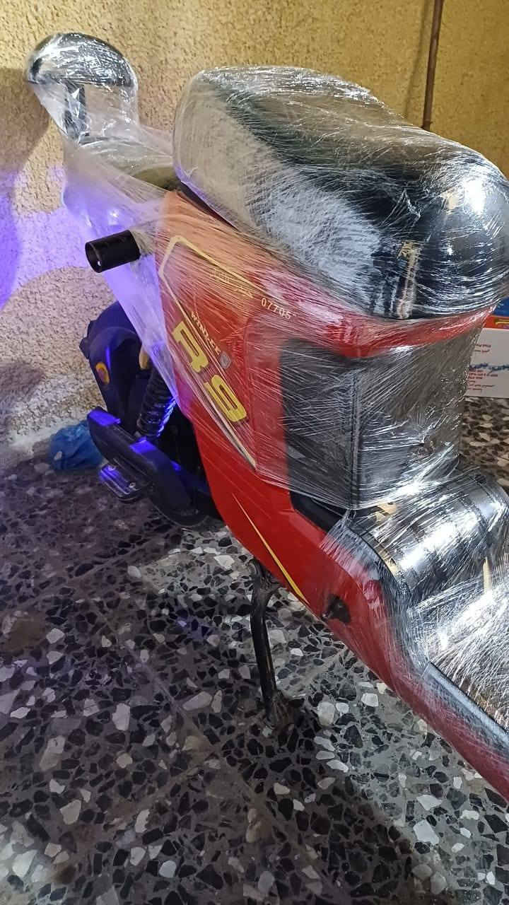 دراجة شحن R9 نضيفة بيها شاحنة الاصلية ول سلة موجودة بس زنجيل وبايدر ما بيها السعر 350 قفل وما بيها مجال العنوان بغداد الزعفرانية للاستفسار *********** واتساب
