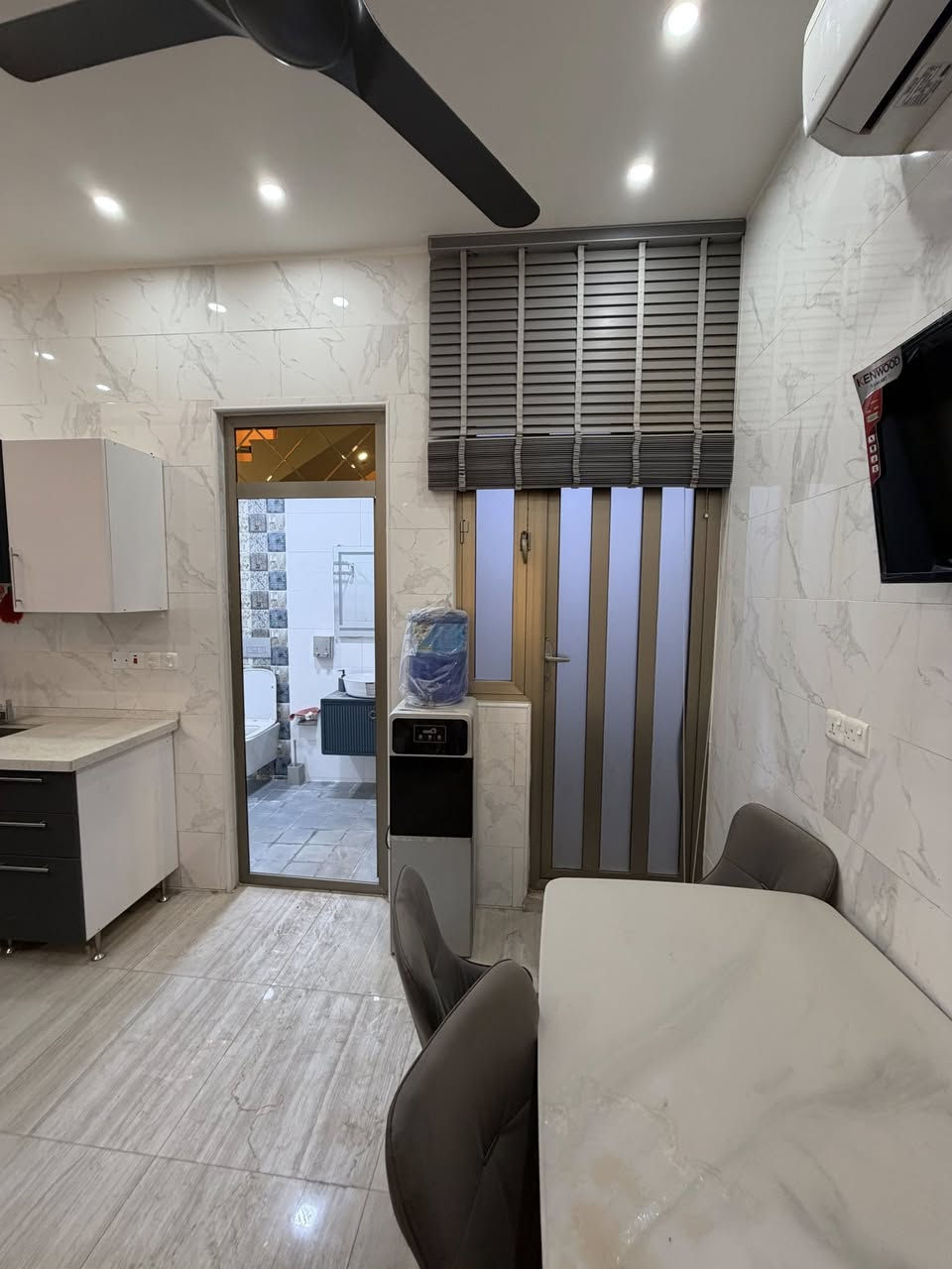 دار حديث للإيجار مؤثث بالكامل زيرو 
 
يحتوي ع صالةو غرف نوم عدد ومطبخ 
وخدمات عدد ٢ 
إيجاره مليون
 
📍موقع مميز الاعظميه شارع الضباط   

للاستفسار
***********
