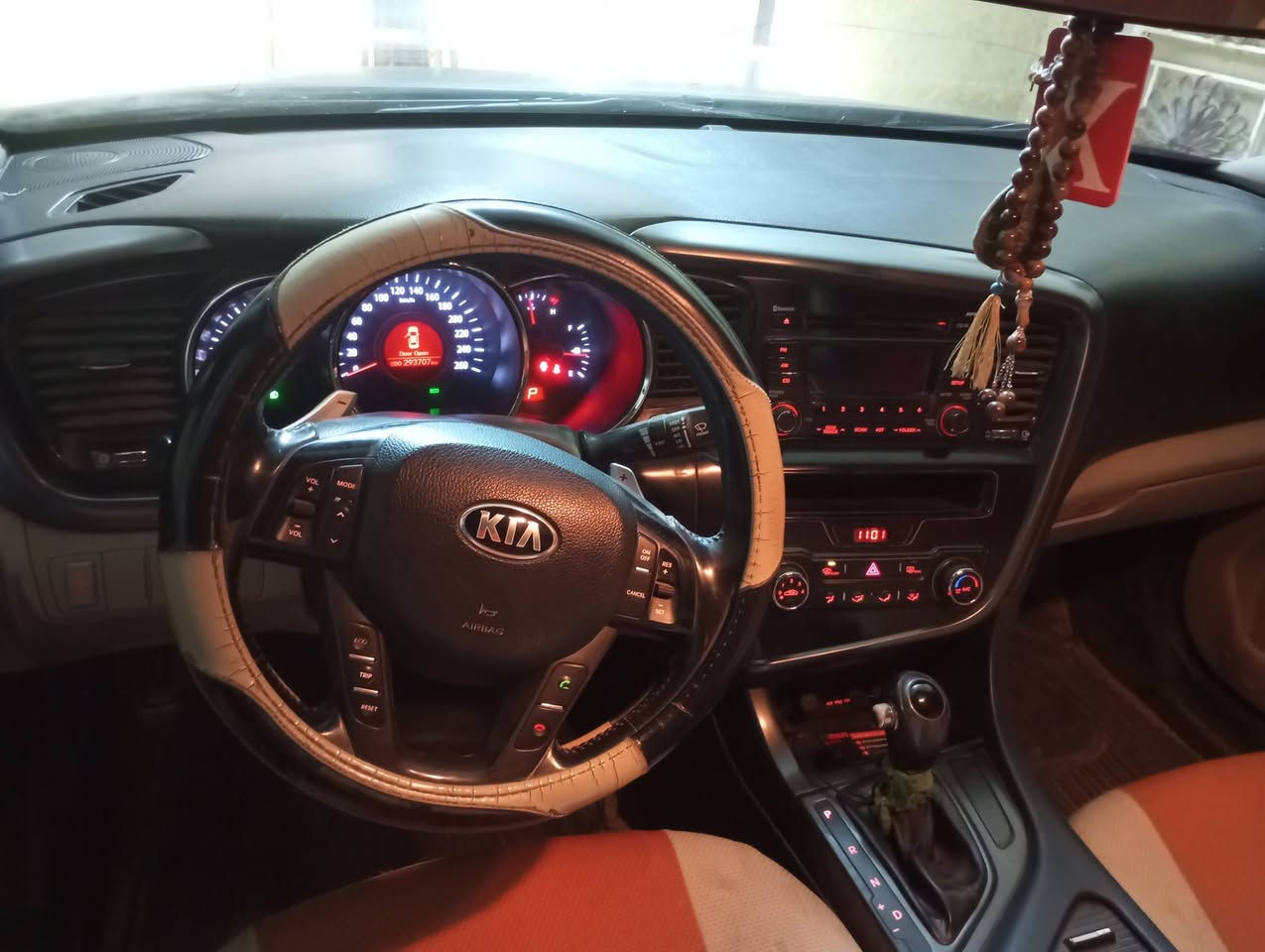 السلام عليكم
اوبتيما موديل ٢٠١٣ خليجية رقم اربيل محرك٢٤٠٠  نضيفة كلش مكينة وكير جدد مال حاوية  واللايت عدسات ثلجي واشاير بالمري بيها ضربة بسيطة بين الجاملغ الخلفي والباب مثل ما مأشر على الصورة السيارة نضيفة كلش بس بيها جراد وسنويتها ساقطة سعرها مناسب  للتواصل *********** واتساب
