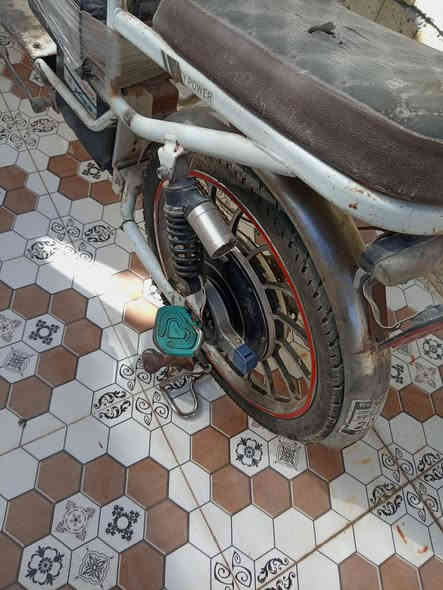 سلام عليكم خوان موطر شحن البيع بطاريات نص عمر تايرات جديدة جاهز سعرة ١٠٠ رقم تلفون ***********
