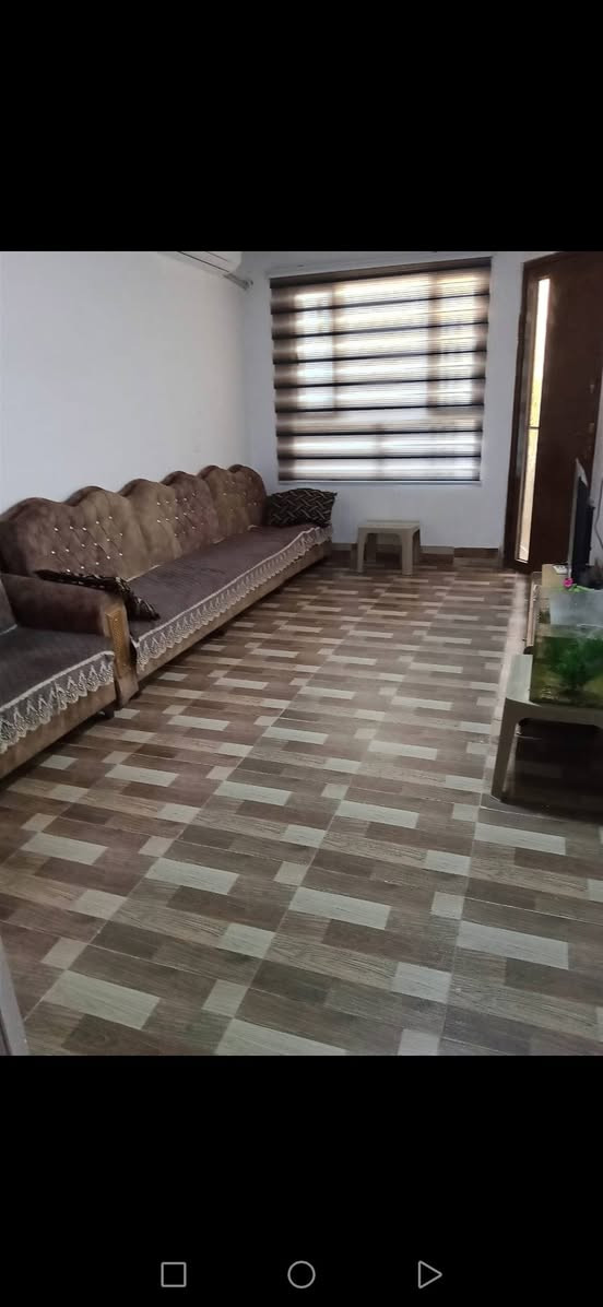 للبيع مساحه ١٥٠ مكان حي الملاين الثانيه طابق الارضي غرفه ومشتمل وهول ومطبخ واستقبال وطابق الثاني غرفتين نوم وهول بناء نضيف وبادلو خدمات متوفرا سعر البيت ٧٥ وبي مجال خابر وتدلل *********** واتساب موجود ***********
