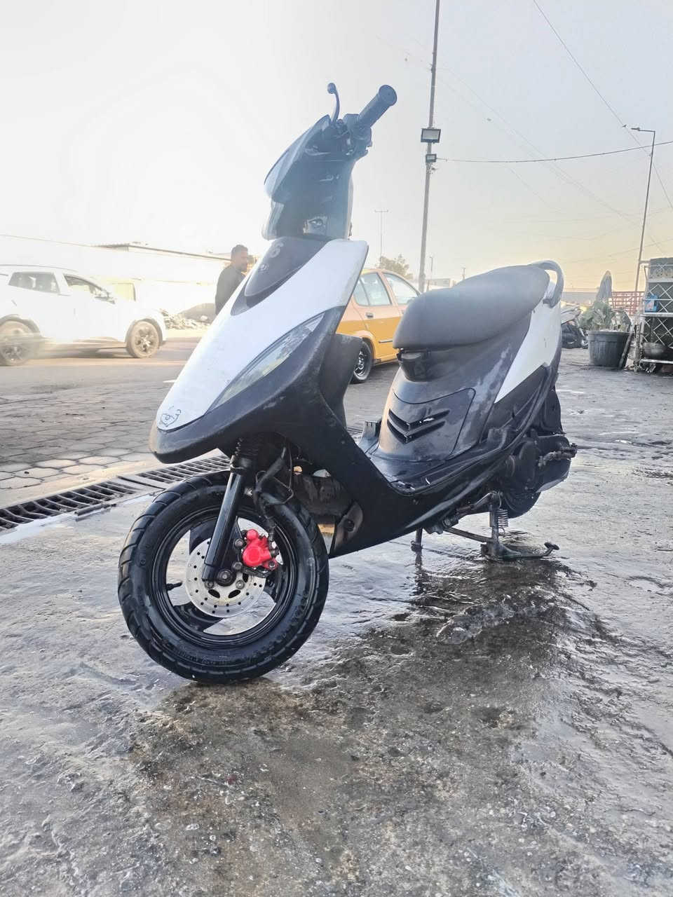 للبيع ماكس حاويه توه طالعه من الرنبه  محرك ما مفتوح بلاد49 ختم واحد على وضع البلاد سلف هندر كهربايات السعر750 وبيه مجال رقم *********** العنوان الشعب
