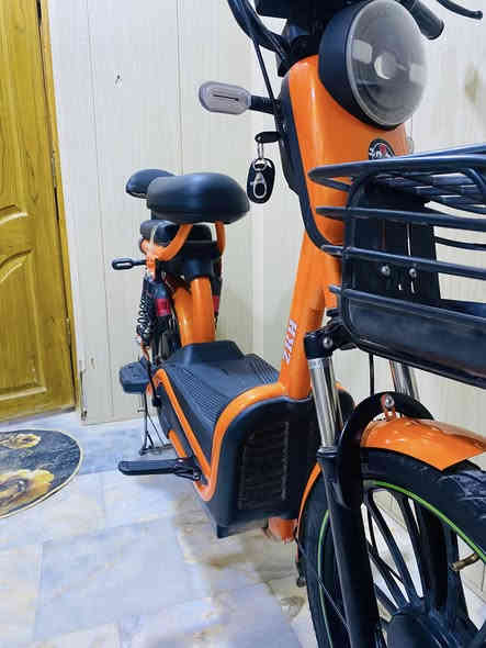 دراجه شحن صار شهرين من ماخذهه دراجه نضيف البطاريات جديده عقل مبدل جوكر دبل سويجً دبل بصمه لايت عالي ناصي ستاند موبايلي وبي منفذ شحن المري ولوحات موجوده موديل درجه 25 سعر 350 وبيه مجال قليل خاص او ع رقم ***********
