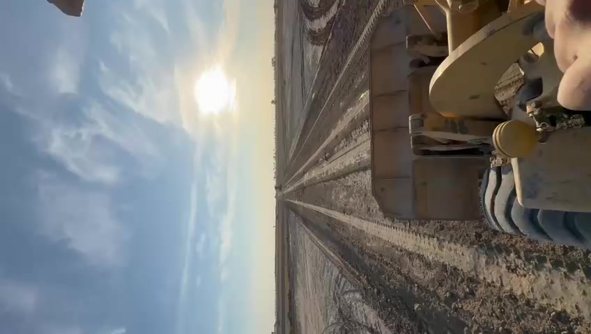 140دونم سريع ابو غريب مقايبل محطة الينابيع سريع ابو غريب قطعه ثانيه آله شارع من الخدمي مباشر عل كاع طابو زراعي سند 25 حق التصرف صاحبه موجود يفتح بيان مباشر بيه قسمه رضائي تثبيت حدود من ضمن 2000و26 دونم على طابو ابو غريب أرض استثمار سكني آله وجهين وجه عل سريع الدولي مال ابو غريب الوجه الثاني تبليط خدمات كامله أرض جاهزه استثمار مخازن ابو الوفه في كربلاء ***********
