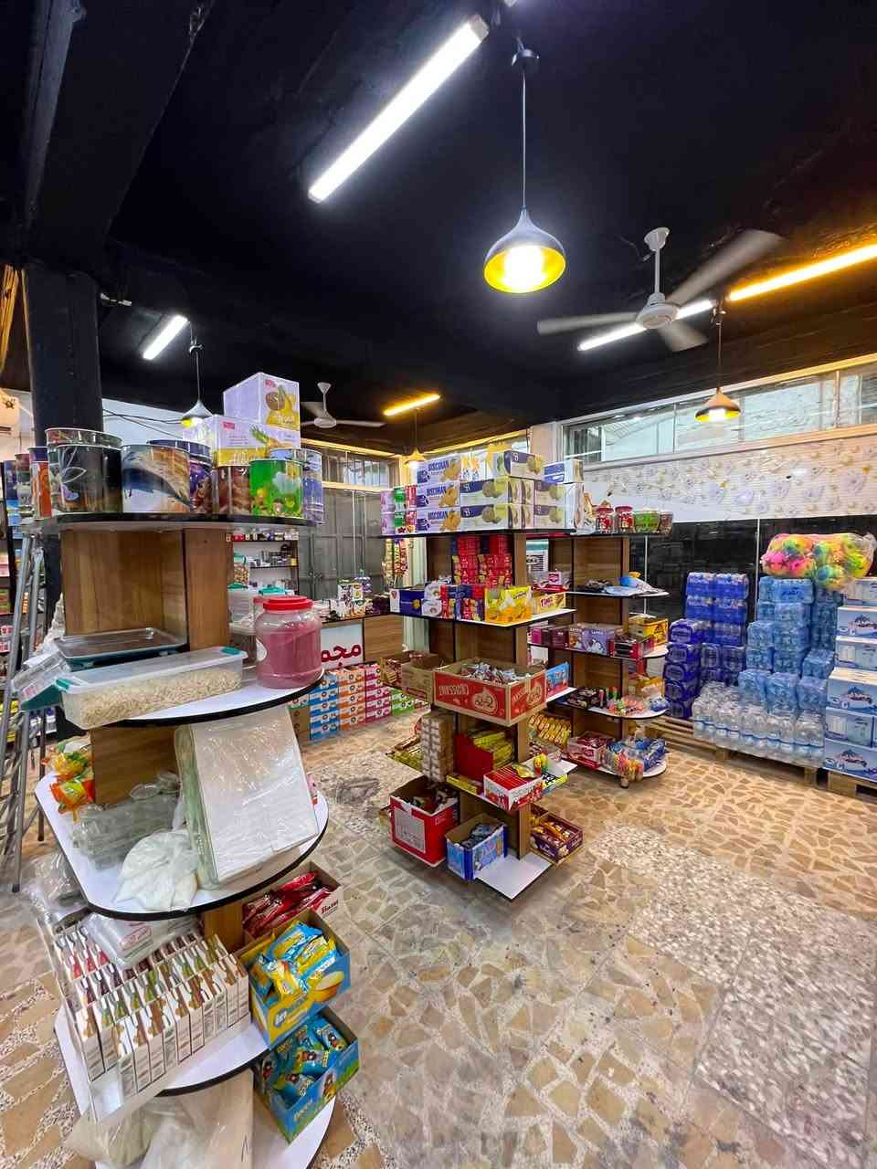 ٣ رفوف وسطيه
العرض متر ونص 

والطول مترين 

للاستفسار ***********
