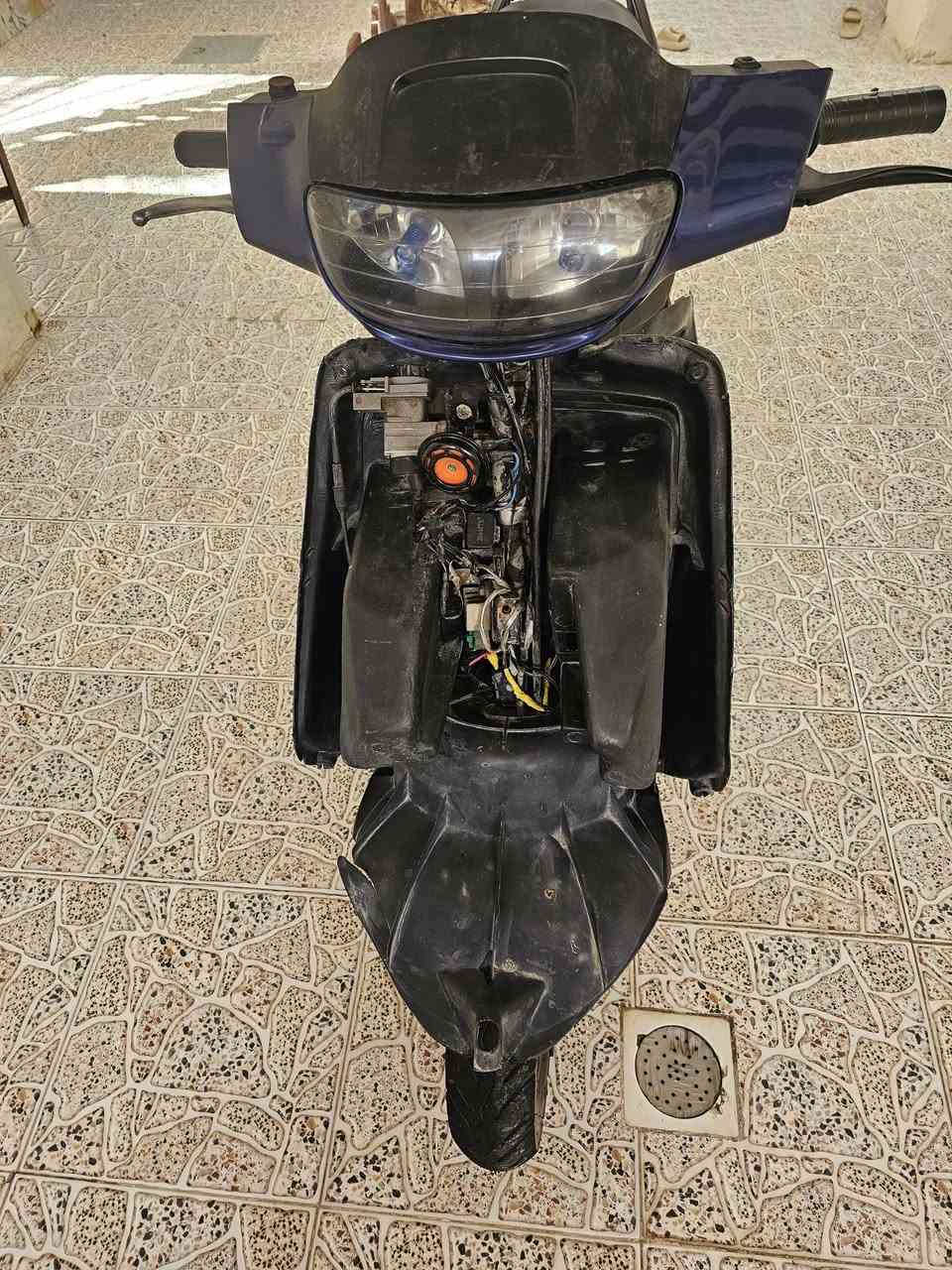 فراشه نضيفه شغاله سلف هندر اشايرلايت لونين اصفر وثلحي ما بيها نقص شراي يتصل ***********
