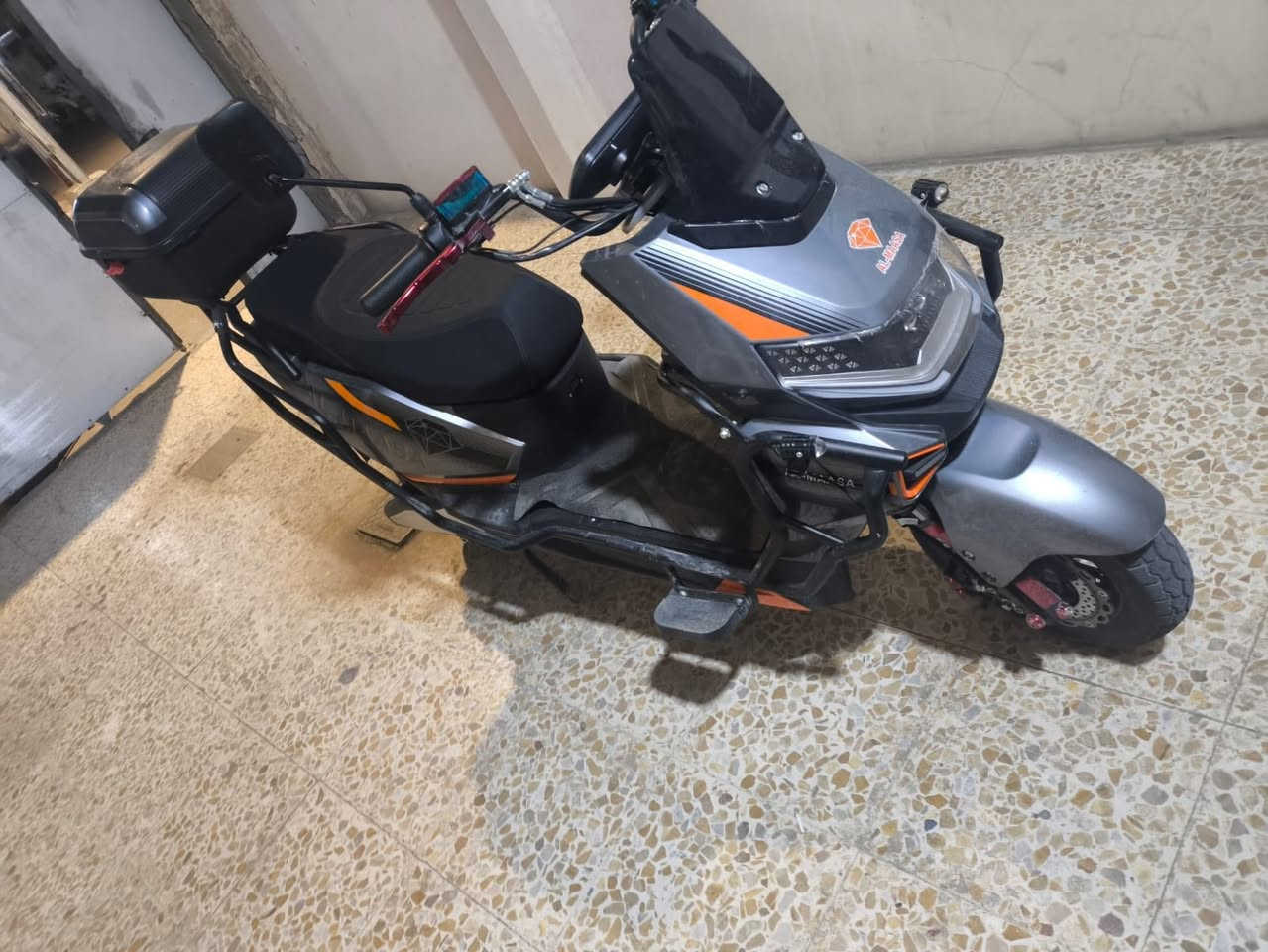 السلام عليكم دراجه شحن ألماسه موديل 2026  دراجه صارله أسبوعين مفتوح من الكارتون بعده على وضع الشركه 4 نمر ✈️ بصمات 2 كرتات 2 سماعة 🔊 بلوتوث السعر 800 وبي مجال للشراي مكانيّ الرمادي التأميم القادسية 2 رقم هاتف 📞 ***********
