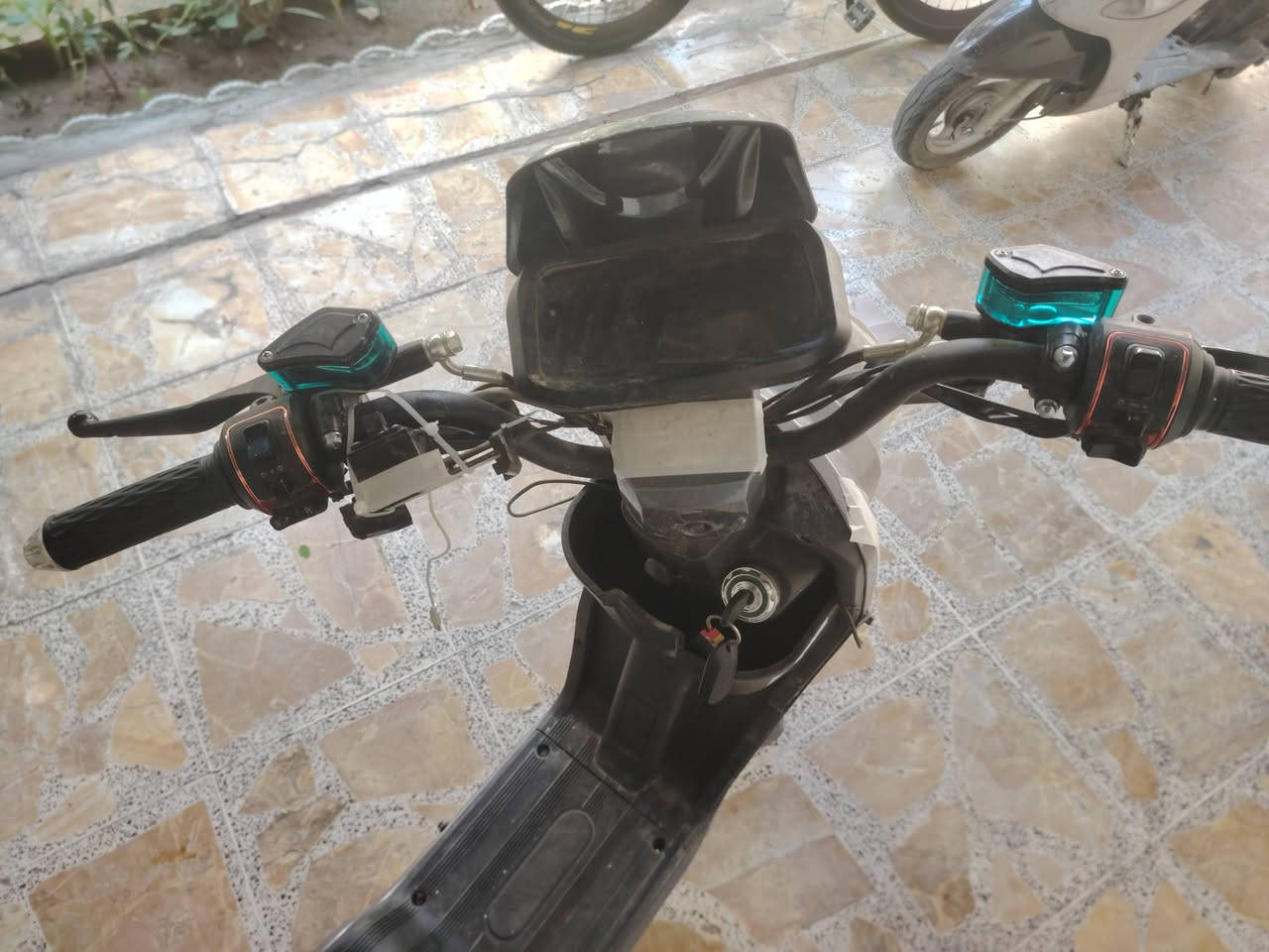 دراجه شحن نقص فقط بطاريات الباقي شغال بصمه سويج مسجل بلوثوث ولبواري الصفح والسله موجودات 375 وبيه مجال مدينه الصدر ***********
