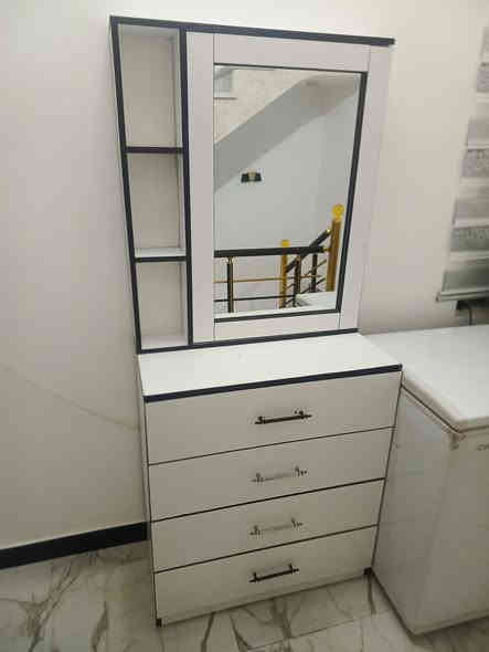 ميز تواليت بي 4مجرات 3رفوف والمرايا سلايت تنفتح السعر 100الف وبي مجال العنوان بغداد الحريه يم الصحة بضهر الستلزمات الطبيه التواصل على الرقم واتساب ***********والرقم الثاني ***********
