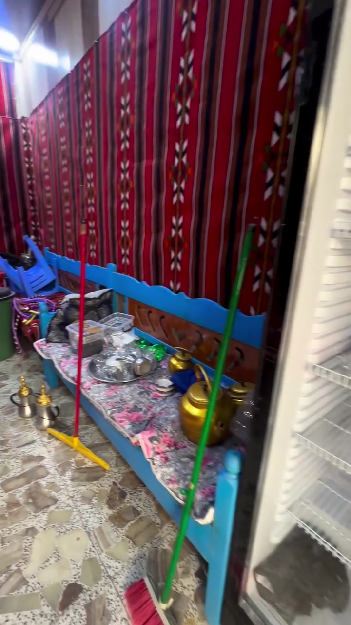السلام عليكم ورحمة الله وبركاته
يوجد محل قرب البنزيخانة الداخلية مجاور ناهض الحلاق هذا المحل مرتب ع شكل مطعم صغير وكهوة يوجد فيه تجهيزات كاملة لعدم التفرغ 
اريد شخص متفرغ يجيد العمل مطعم أو مهرة
ما اريد عامل اريد شخص يأخذ نسبة بالعمل من يجيد نفسة الاتصال ع هذا الرقم
***********
