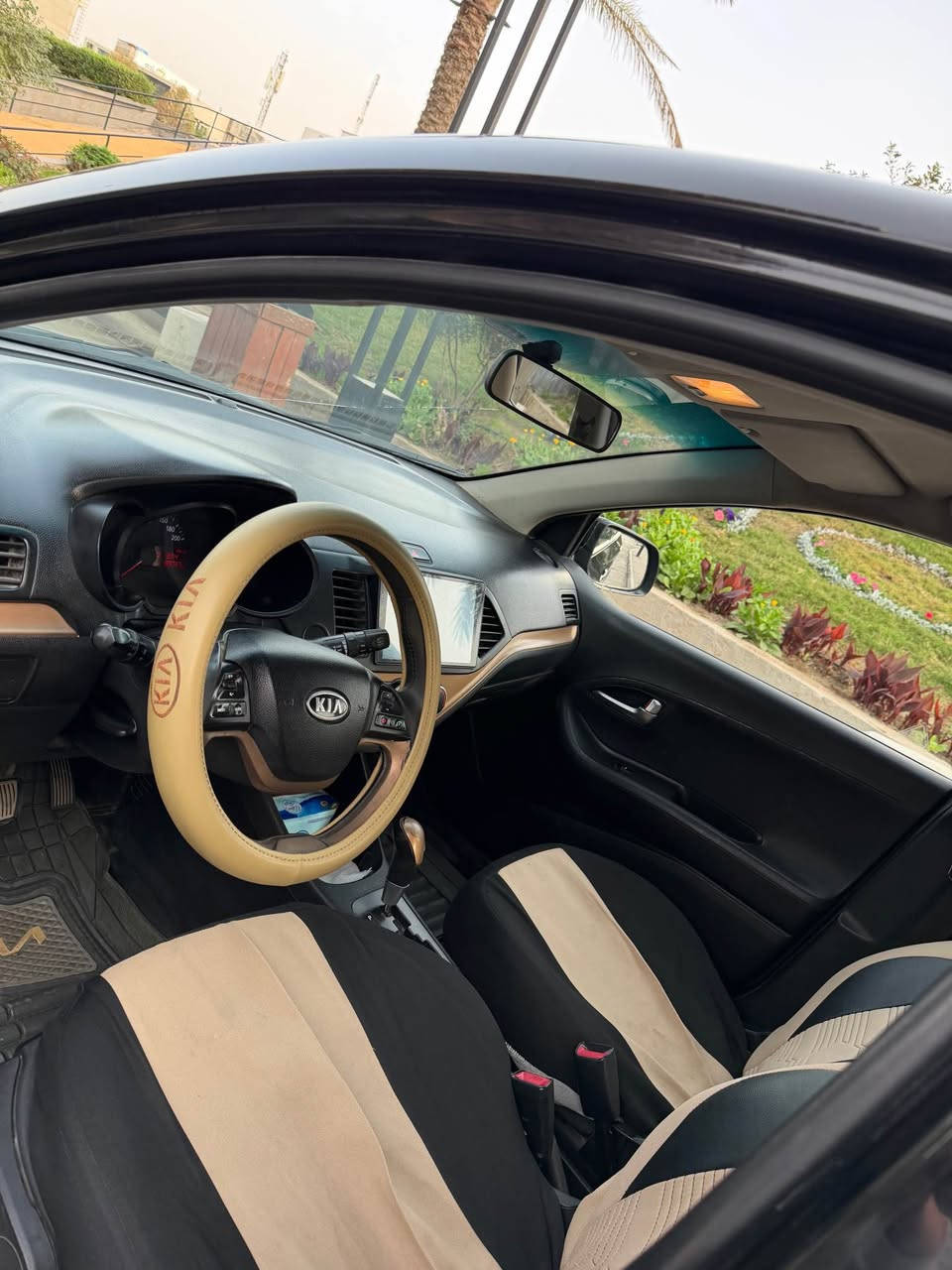 للبيع بيكانتو 2013 خليجي 
السياره محرك جبير 4 سلندر  ماشيه 90 الف 
مكفوله من صبغ بس دعاميه امامي صبغته جماليه 
كير محرك تبريد كله بلاد  
داخل جلد لونين ومغلفه الكشنات وارضيه 
تخم تاير البارحه شديته شاشه تاب ارقه نوعيه وكامره 
تحدد الشخص بل رجوع وحساس بلادي والمسجل البلادي موجود بل جنطه سبير وعده منازله 
تخم دبلات صدر دسكات كله جديد صيانه بشركة كيا 
سياره صارله سنتين عندي ستخدام شخصي كلش معتني بيه بسمي هزه جديده ميحتاج تروح سياره الاربيل بل تحويل بس تاخذ سنويه 
مكاني بل منصور 
السعر 82$ 
*********** بغداد, العراق
