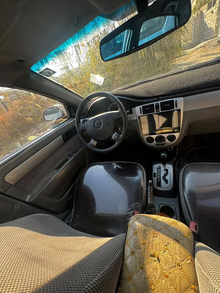 سوزوكي فورنزا ( اوبترا )
موديل ٢٠٠٨ رقم بغداد جديد 11T 
سيارة جديدة لوك جانت متروكة فترة مصبوغة عام جمالية وارد امريكي حادث جامرلغ خلفي ايسر فقط ( ضربة بسيطة ) 
مكينة ٢٠٠٠ تبريد تدفئة فول شغال 
سيارة جاهزة باذن الله فقط تلحيضات بسيطة 
كهربائيات كاملة مابيها اي نقص داخلها جدا نظيف 
السعر ٦٨ ورقة و بيها مجال بسيط جدا متوازي على بيعتها لان السيارة شايلتني و خير من الله 
للتواصل 
*********** 
متواجد على الخط و الواتساب
