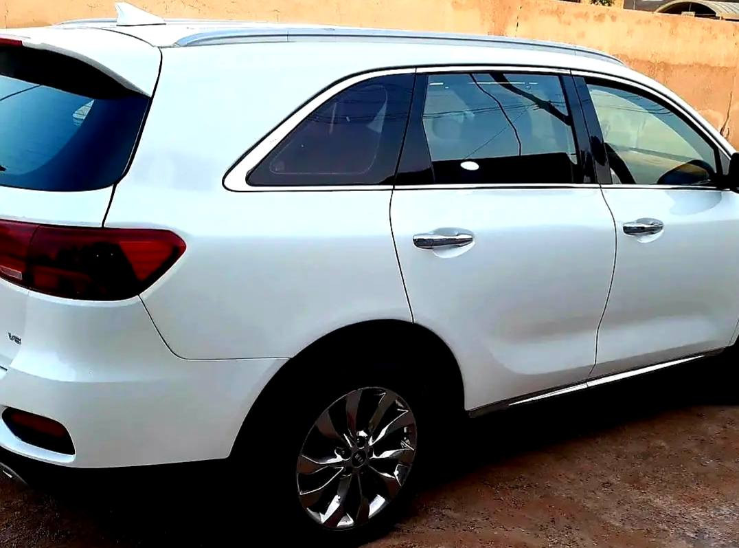 سورنتو ١٨ خليجي 
٧ سلندر ٧ راكب غير مكفولة حسب السونار المرفق
تبريد ثلاث قطع. نظام ملاحة gps . مري شفط
شعار سورنتو بدواسه. بصمة تشغيل وابواب بصمة .ونظام ترحيب. اربع أنظمة قيادة . تحديد سرعة تحكم بلستيرن.جنطة كهربائية. بردات بلادي. رقم قادسية
الإتصال ***********
السعر ١٨٠$
او مراوس بسيارة صالون حسب الاتفاق.. السماوا, المثنى
