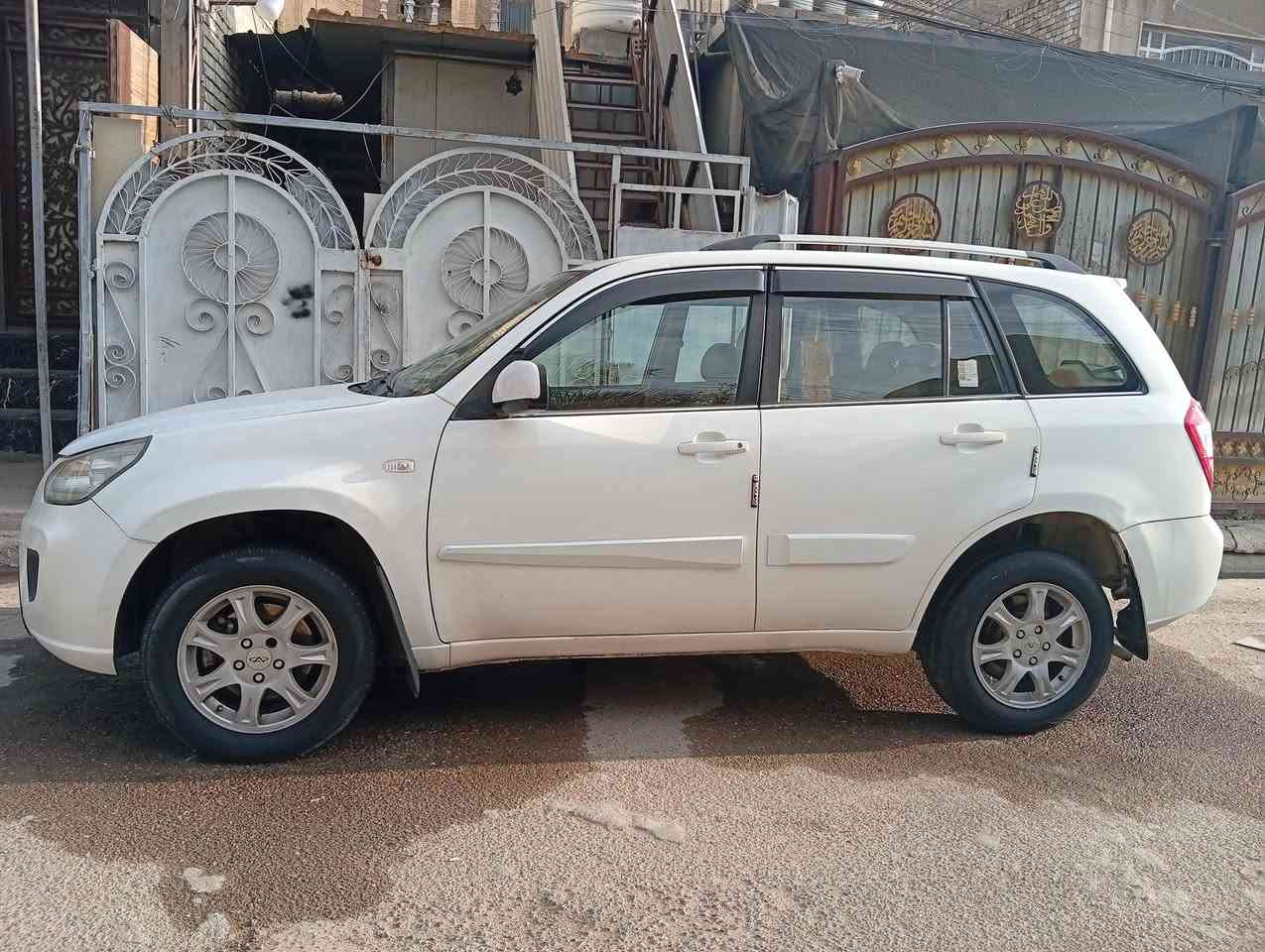 سلام عليكم تيكو الفين 13
صبغ بنيد  جاملغ خلفي شبر على البارد 
سياره جاهزه نقصهه فقط درايم شفت وجامه اماميه فقط 
سعر 55 
عنوان بغداد 
رقم ***********
