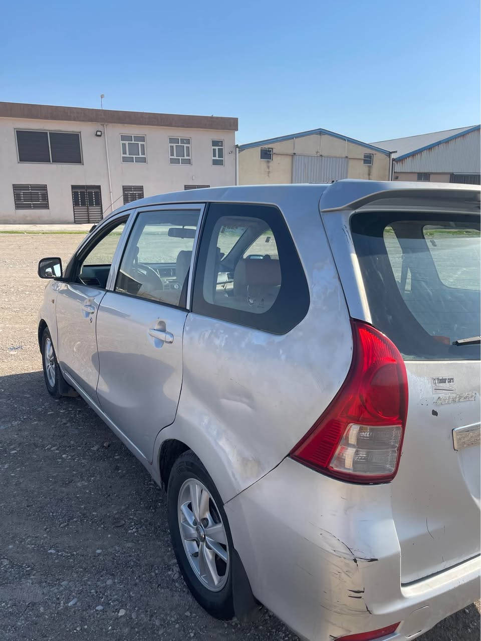 تۆیۆتا افانزا سلفر 2015
سێ پارچەی پشتی بۆیاغە چەمپی پشتی هەیە کاڵ بوونەوەی هەیە 
گێر و مەکینە هەمووی بەشەرتە
*********** أربيل, العراق
