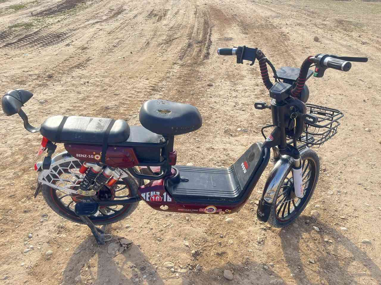 للبيع دراجة شحن موديل 23 دراجة نضيفة كلة شغال +سويج2 كنترول تشغيل عن بعد السعر /200/ الف مكاني خانقين للستفسار اتصال ***********
