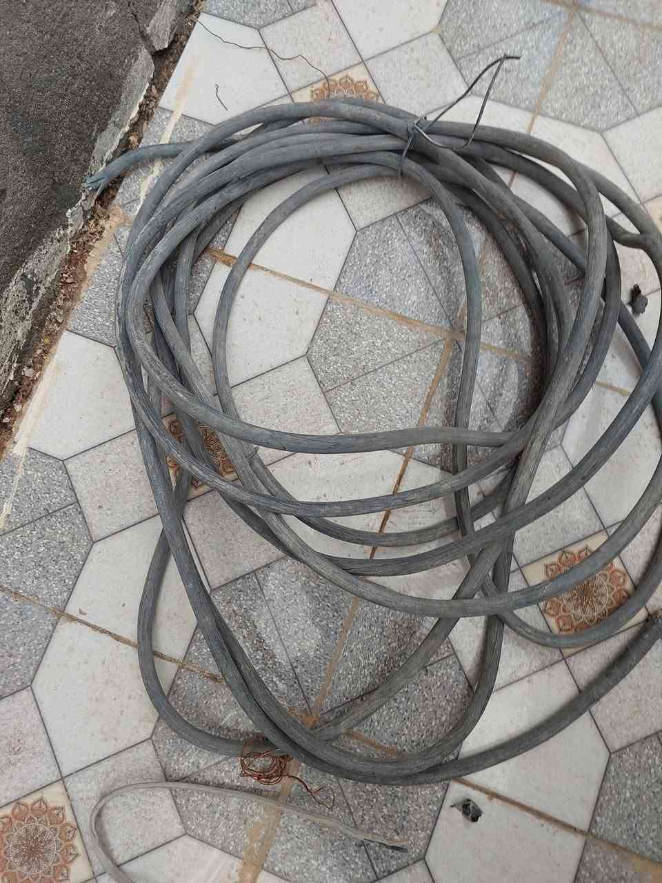 السلام عليكم هاي غراض
كيبل ١٤ متر ٤٠ الف نضيف كلش 

كيبل ٢٠ متر ٦٥الف  بيه توصيله 

مكو بخار مالت باله شرط الشغل بس نقغص تاير 

سبورت لايت عدد ١٥ نضيف القطعه الوحد ٤ الف 

فانوس مالت باب خارجي كلش جديد العدد ٢ ويهن قطعه داريه مثل الطوب تصير على الجدار ٤٠ الف 

***********
