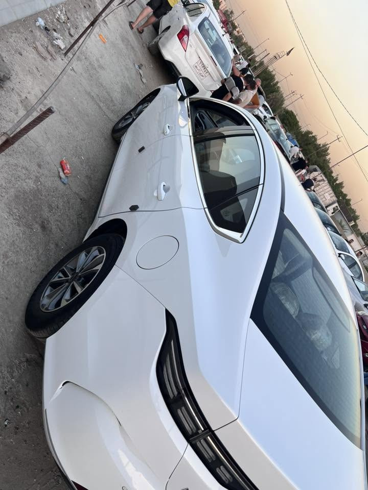 ماشيه7000بأسمي تحويل ثاني يوم
مواصفات معروفه موديل 25
مكفوله عدا طخه بسيطه موضحه بالصوره
السعر 19700غراضها كامله شاحنه اصليه مدوشمه ارضيه وصندوك وحراري دعاميات فابلون 
***********مكاني حي الاساتذه
