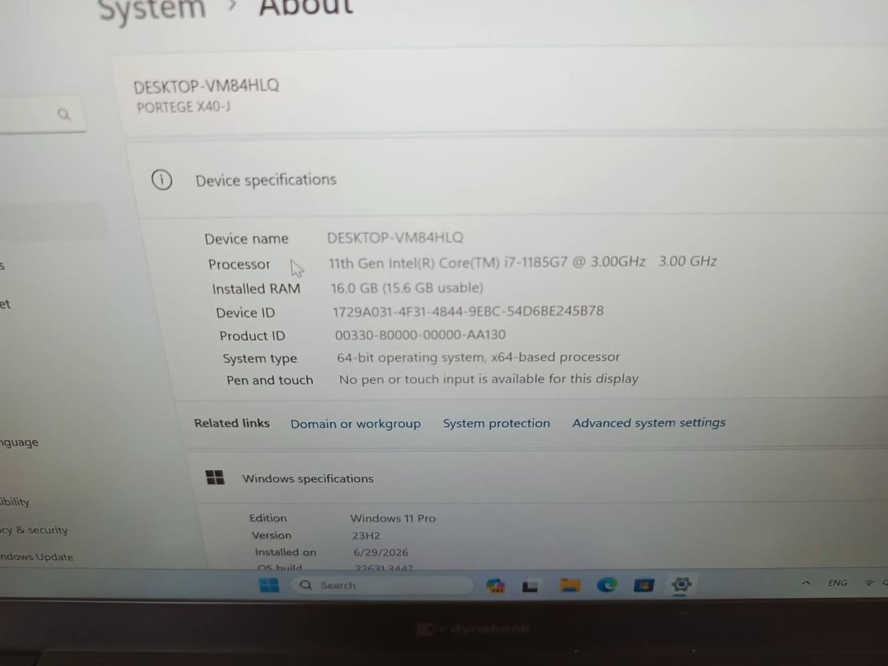 السلام عليكم لابتوب TOSHIBA Dynabook Portégé X40-J الياباني (الجيل 11  بصمة وجه) استخدام شخصي نظيف كلش بسعر 375 ألف الجهاز مكفول عالفحص من كل النواحي تفحصه يلا تدفع حقه.

مشغل عليه كل أنواع الألعاب مثل GTA 5 و PUBG و call of duty و battlefield و PES وغيرهن من الألعاب القوية.

ومشغل عليه كل أنواع برامج الهندسة مثل الاوتوكاد والماتلاب والآردوينو وبرامج التصميم مثل الفوتوشوب والاليستريتور وبرامج المونتاج مثل البريمر برو والسوني فيغاس وبرامج الطباعة مثل الادوبي ريدر والاوفيس والوورد والاكسل والبور بوينت وكل تطبيقات مواقع التواصل الإجتماعي وغيرهن من البرامج القوية.

مواصفات اللابتوب:
النظام windows 11 pro 64-bit (مفعل مدى الحياة) بأحدث التعاريف والبرامج والألعاب.
المعالج قوي جداً Intel Core i7-1185G7 جيل 11
الهارد   256GB SSD M.2 (سرعة فائقة في اقلاع ونقل بيانات ) وممكن الترقية.
الرام  16GB وممكن اضافة رام لوجود سلوت فارغ قابل للترقية نوع DDR4 سرعة 3200Mhz ( سرعة ممتازة في التنقل بين التطبيقات ).
كارت الشاشة Intel Iris Xe 4GB Graphics
الشاشة 14" انج الدقة:Full HD (1920 × 1080)
بصمة وجه
كيبورد ضوئي
Bluetooth + WiFi
كاميرا امامية
بطارية ممتازة تشغيل مستمر 3 الى 4 ساعات
أنواع المنافذ:USB عدد 2 + type-c عدد 2 + منفذ HDMI + LAN +Headphone + RAM.
مناسب لـ:
رجال الأعمال
الطلاب والجامعة
العمل المكتبي
الاجتماعات أونلاين
الاستخدام اليومي القوي
والالعاب أيضاً
اللابتوب نظيف وحديث بتصميم الترا سوبر سلم يعني نحيف وخفيف وزنه اقل من 1k.
ملحقات اللابتوب شاحنته  65 watt نوعtype-C.
لايوجد توصيل للتواصل *********** واتس ايضا مع الشكر والتقدير لادارة الكروب
