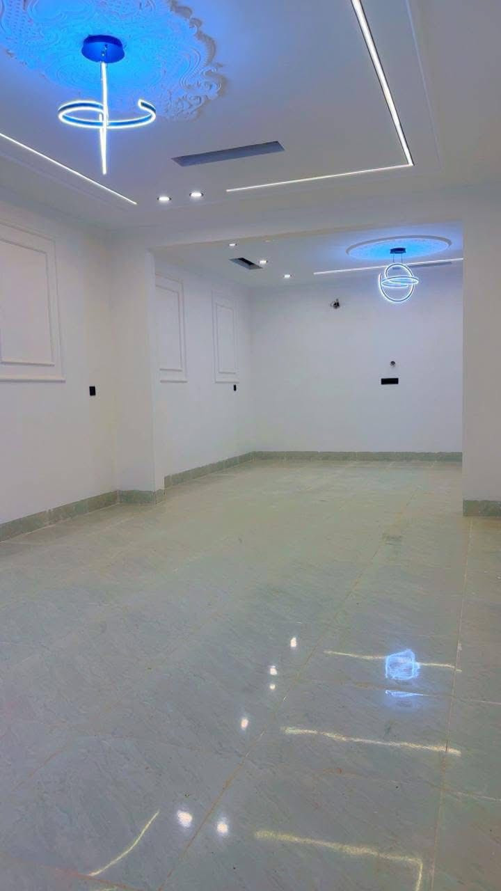 عرض حصري من #عقارات_غازى ميرانى  دار للبيع في مجمع  #لاوان_ستي مساحه 200م طابقين 
___________________
4غرف نوم 
صاله 
استقبال 
مطبخ 
صحيات
كراج/حديقه 
____________________
السعر 8 دفاتر و50 ورقه وبي مجال 
متبقي عليه اقساط 100ورقه 
التسجيل مباشر لكل من يحمل الجنسيه العراقيه 
المجمع كامل خدمات ع مدار 24 ساعه 
_____________
للاستفسار اكثر اتصل 
0773-717-7775
0773-717-7774
0750-820-5300
او زياره موقع الشركه سايدين لاوان بيوت المهندسين عقارات غازى ميرانى
