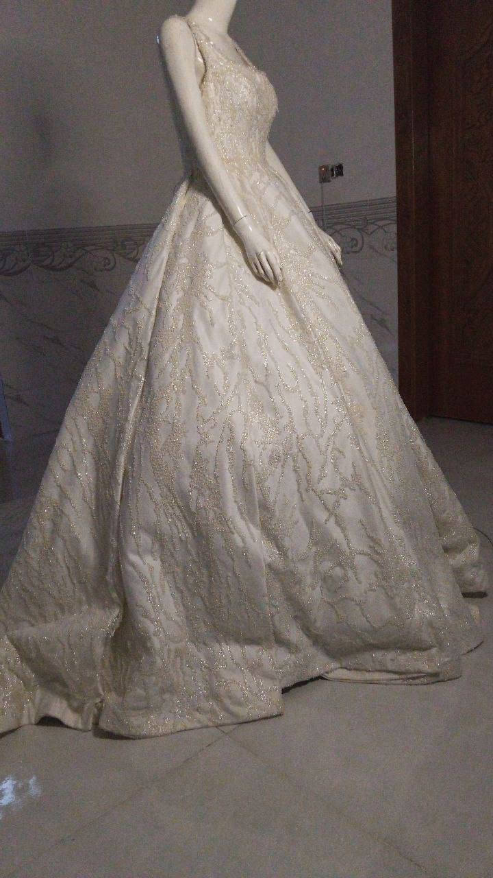 للبيع بدلة زفاف من تصميم المصمم احمد البديري 
اشتريتها ب٥٥٠
ابيعها ب٣٠٠
للطلب المراسلة خاص


**إذا كنت صاحب هذا الإعلان وتريد حذفه لأي سبب، رجاءا أرسل رسالة إلى الدعم الفني**