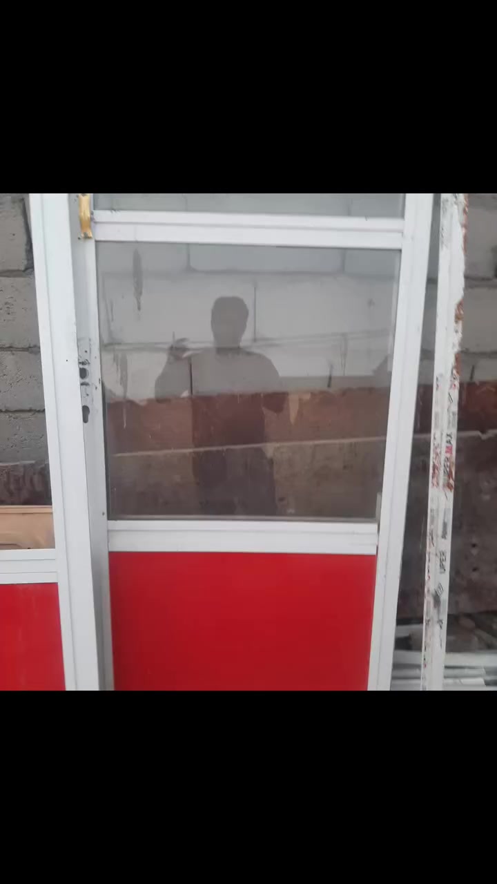 سلام عليكم 
يتوفر جام خانه للبيع العرض مترين  ولارتفاع مترين ونص  جاهزه 
وميز حلاقه لون اسود دنكه ومرايه مكاني شطره 
*********** السعر الجام خانه اب ٧٥ والميز اب ٧٥
