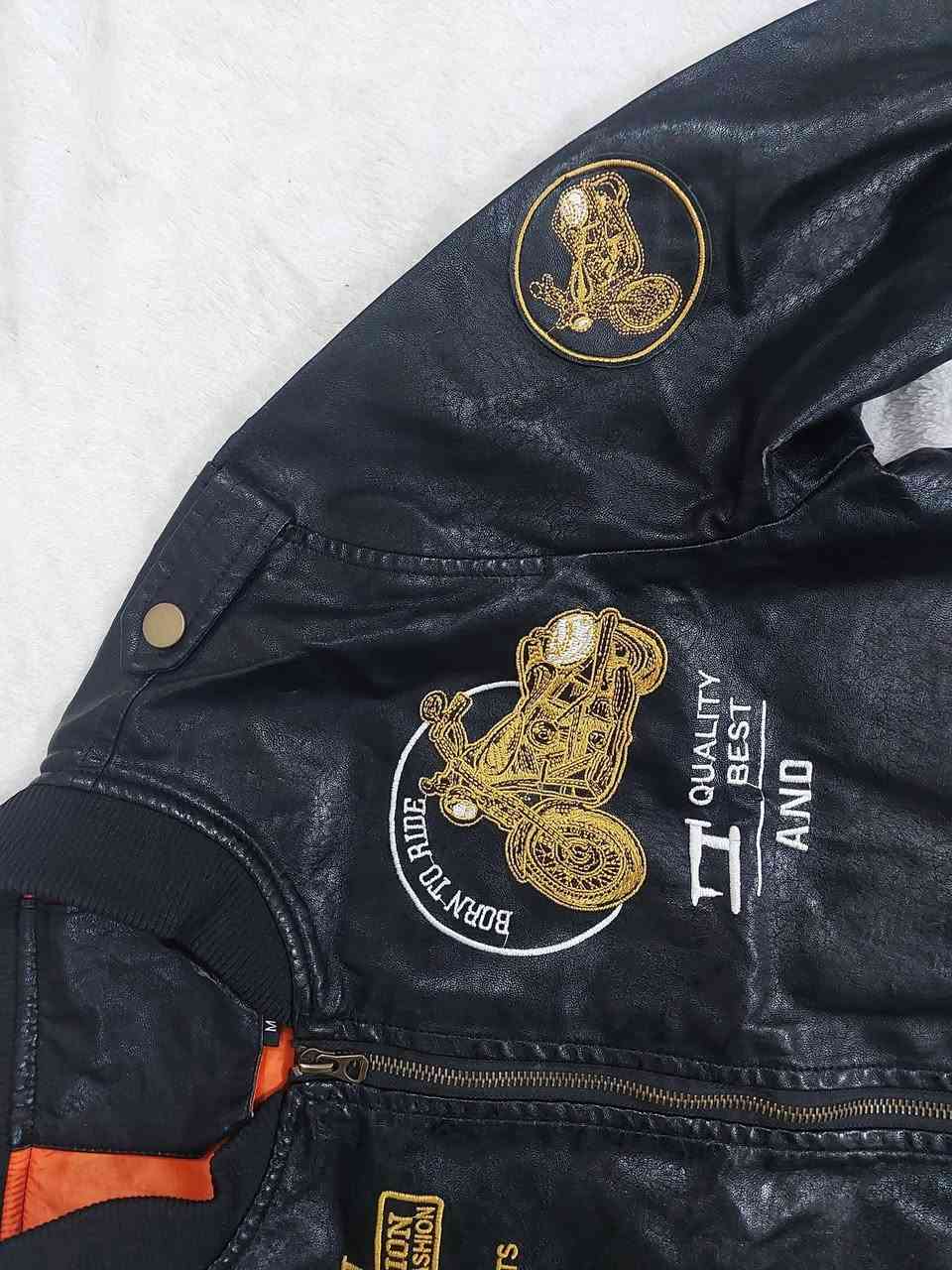 قمصلة كلاسك هارلي شي راقي جديد ماملبوس فقط فطور اثر خزن سعر 35 الف توصيل موجود ***********
