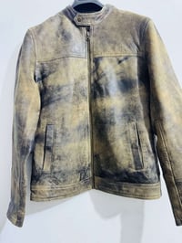 قمصله جلد طبيعي من ماركة سبلاش الإيطالية جديد غير مستخدم أقاصيه بل صور...