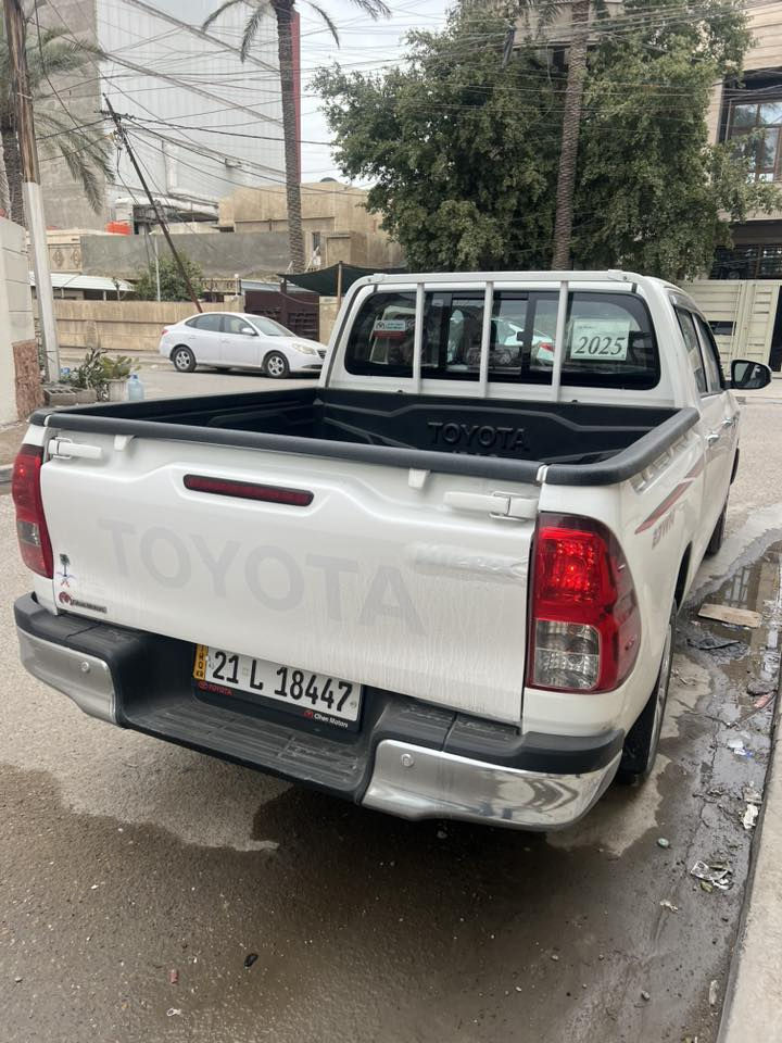 السلام عليكم بيكم هايلوكس 2025 كير عادي باب الأول شركت ساز ام الضمان زيرو السياره مصروف عليها 500 الف 
رقم سليمانيه مكانها بغداد 
السعر ب 268 وبيها مجال جدا بسيط 
***********
